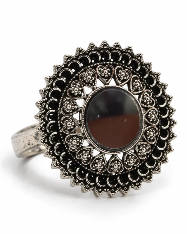 Dark Stone Filigree Ring — side view of the band