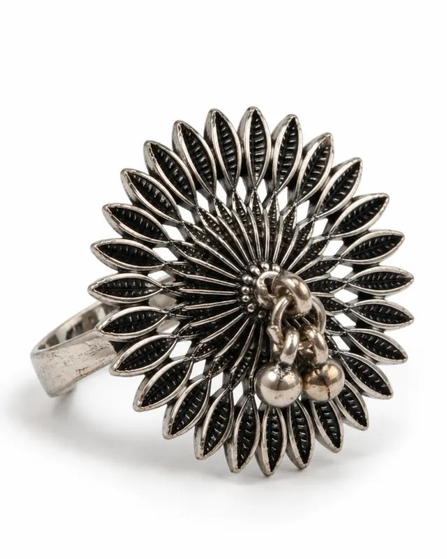 Sunburst Floral Ring — side view of the band