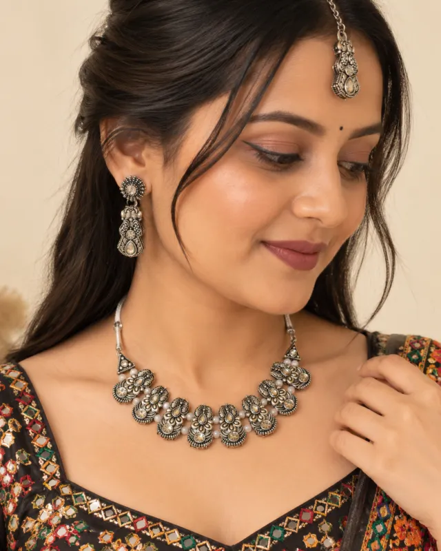 Oxidised Stone Choker Necklace — close-up on the neckline